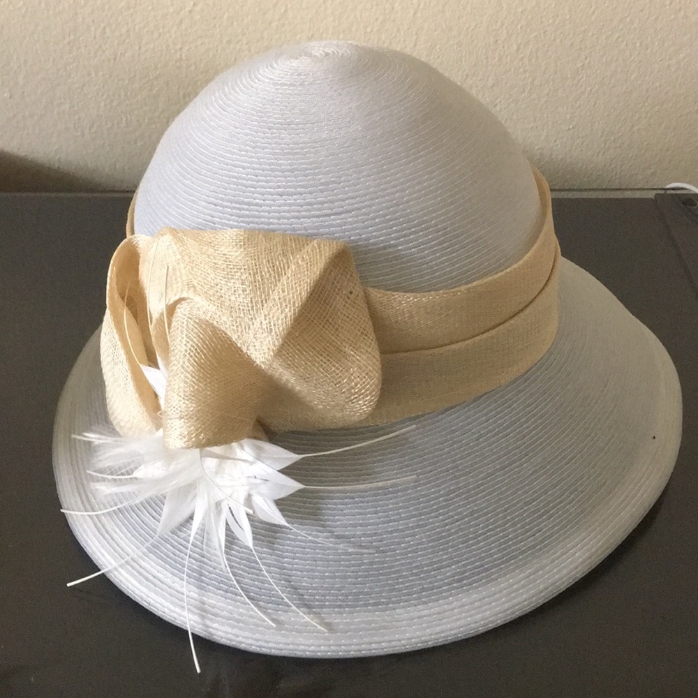 Go out of town in this Gorgeous hat